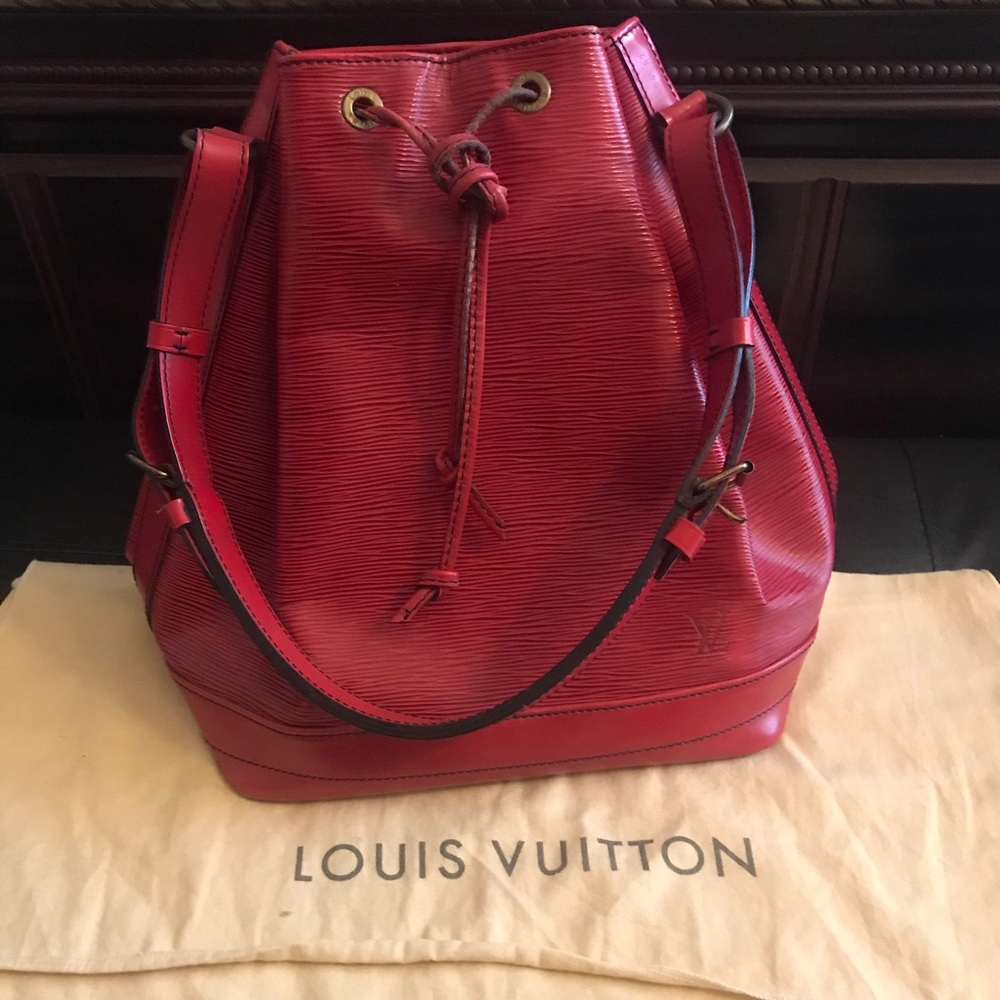 Louis Vuitton Noe epi leather